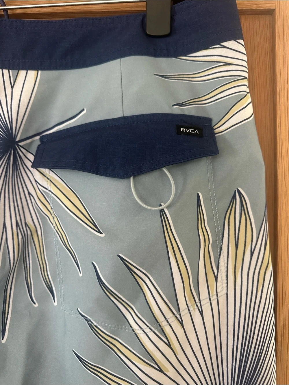 RVCA 20” Blue Palm Boardshorts Size 33
